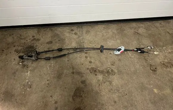Hyundai Santa Fe Gear shift cable linkage 