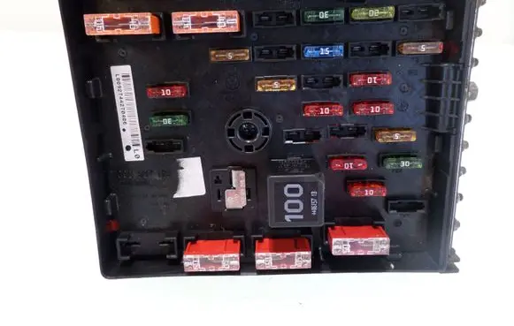 Volkswagen PASSAT B6 Fuse module 3C0937125