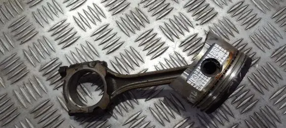 Nissan Almera Piston with connecting rod