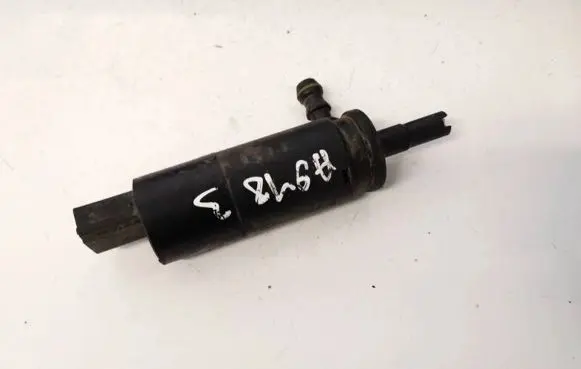 Skoda Octavia Mk2 (1Z) Headlight washer pump 3b7955681
