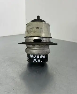 Engine mount bracket