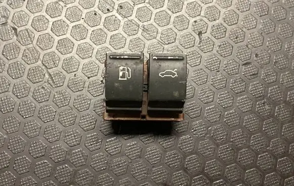 Volkswagen Touran I Fuel tank opening switch 3c0959903