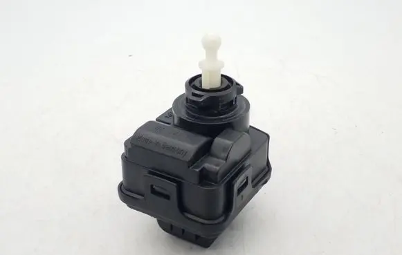 Headlight level adjustment motor