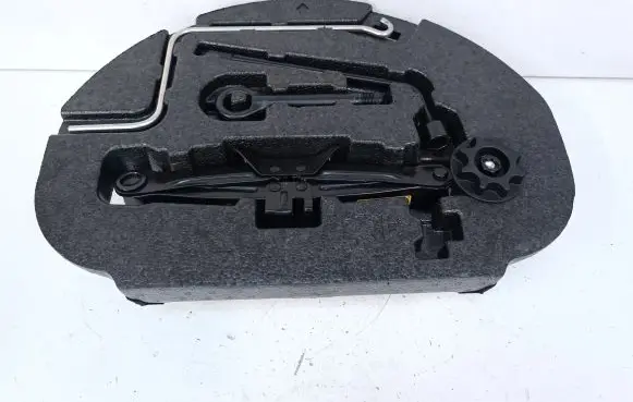 Toyota Prius+ (ZVW40) Tool set 6477747080
