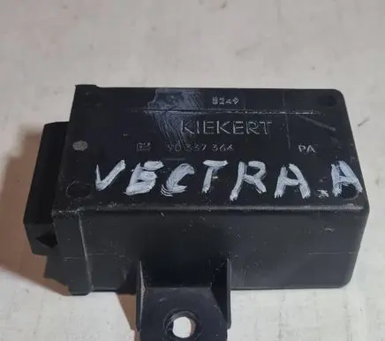 Opel Vectra A Central locking relay 90337364