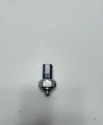 Mercedes-Benz C W205 Air conditioning (A/C) pressure sensor 211000283