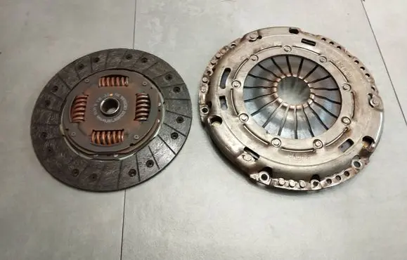 Volkswagen Scirocco Clutch pressure plate 03C141031F