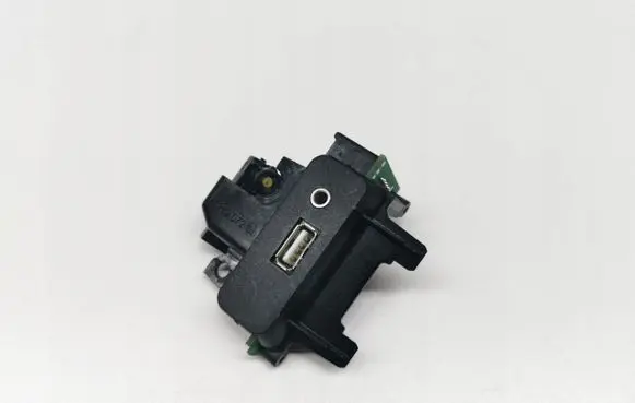 Porsche Cayenne (9Y0 9Y3) USB socket connector 7PP035727B