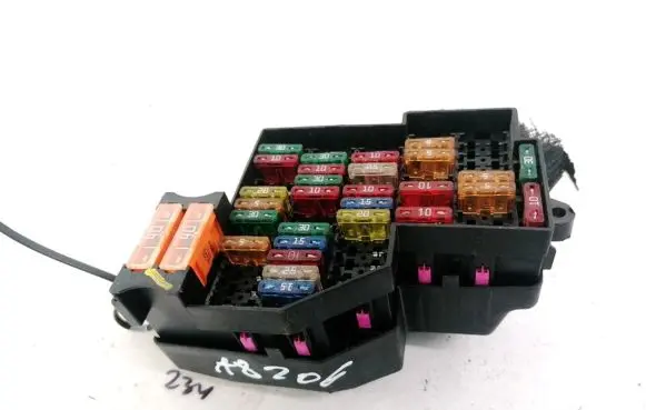Volkswagen Touareg I Fuse box set