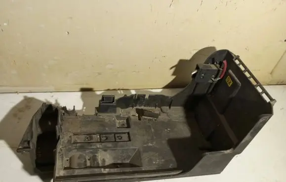 Opel Vectra C Battery box tray 24413805