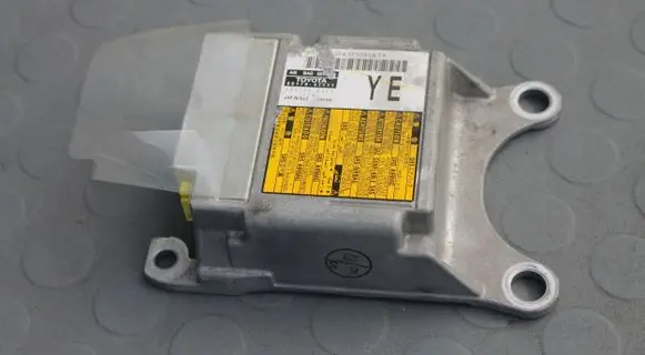 Toyota Prius (XW30) Airbag control unit/module 8917047111