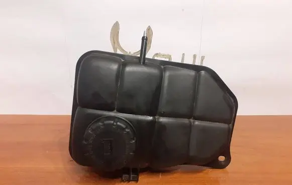 Mercedes-Benz C W203 Coolant expansion tank/reservoir 2035000049