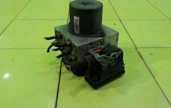 Volkswagen Tiguan ABS Pump 16131914M