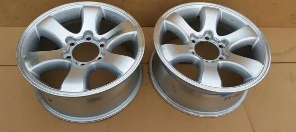Toyota Land Cruiser (J200) R17 alloy rim 