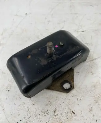 Mitsubishi L200 Engine mount bracket 005670 MR992670