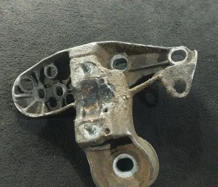 Audi A6 S6 C5 4B Engine mounting bracket 4B0199351B AUSTRA