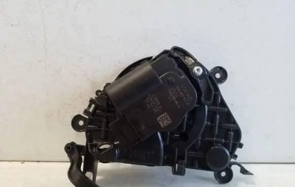 Audi A1 Air flap motor/actuator 2Q0907511F