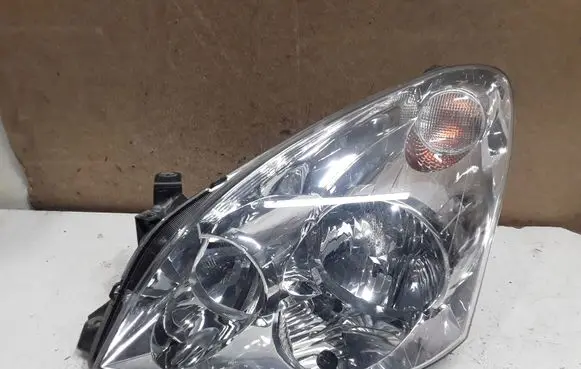 Toyota Corolla Verso AR10 Headlight/headlamp STANLEY0F03
