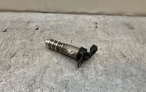 BMW 5 F10 F11 Camshaft vanos timing valve 8605123 13151880