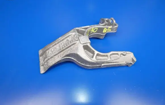 Volvo XC90 Engine mounting bracket 32256082