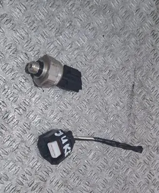 Nissan Juke I F15 Air conditioning (A/C) pressure sensor 92CP811