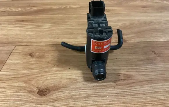 Hyundai Coupe Windscreen/windshield washer pump
