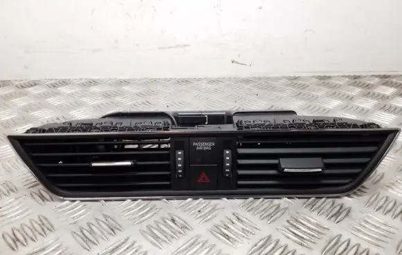 Skoda Superb B8 (3V) Dash center air vent grill 3V0820951C