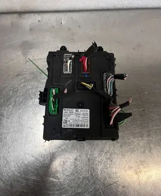 Renault Koleos II Trunk lid opening control unit 284B17905R