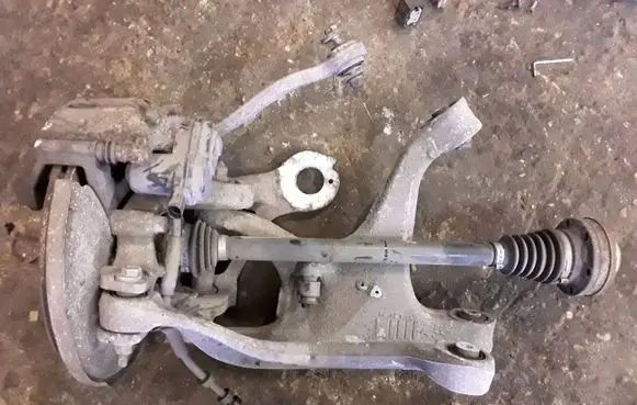 Rear wheel hub spindle/knuckle