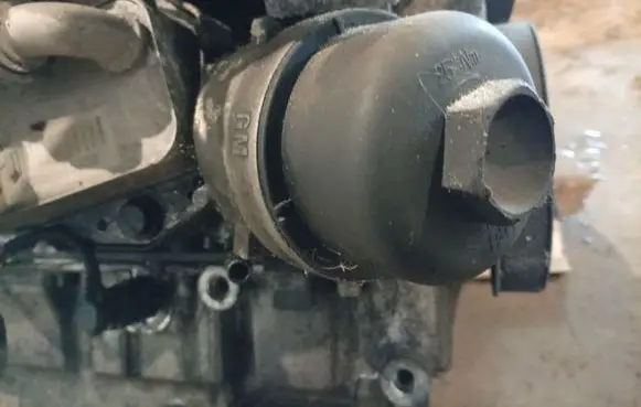 Opel Insignia A Oil filter cover