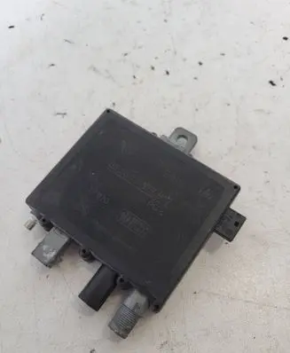 BMW 5 E39 Aerial antenna amplifier 8377817
