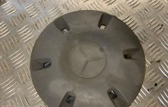 Mercedes-Benz Sprinter W906 R16 wheel hub/cap/trim A9064010025
