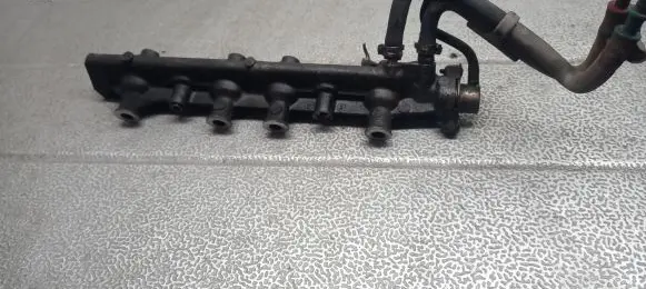 Fuel injector supply line/pipe