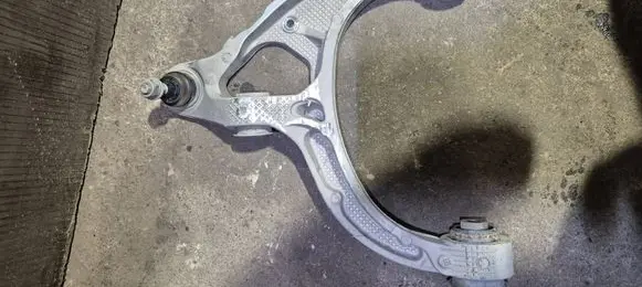 Ram 1500 DT Front lower control arm/wishbone 68261621
