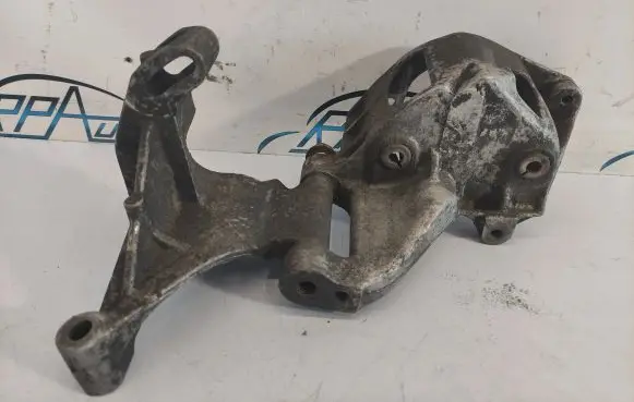 Volkswagen Sharan Engine mounting bracket 028145523E