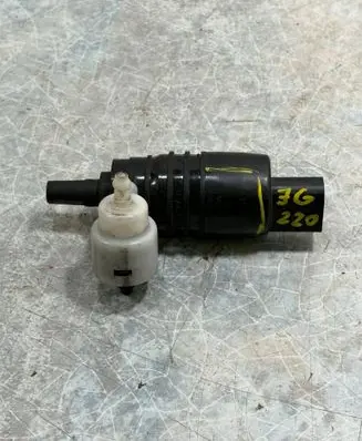 BMW X5 F15 Windscreen/windshield washer pump 7388349