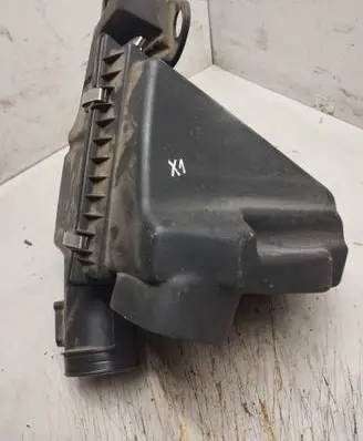 BMW X1 E84 Air filter box 7588280