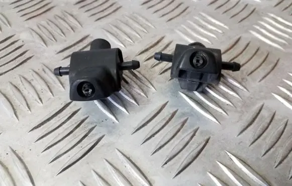 Infiniti EX Windshield washer spray nozzle 