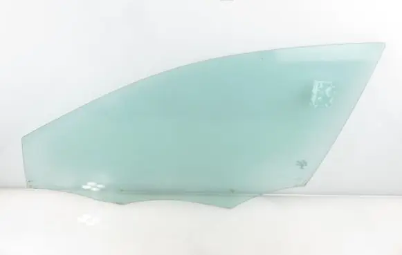Mercedes-Benz A W176 Front door window glass four-door 