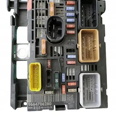 Peugeot 308 Fuse module 9664706280