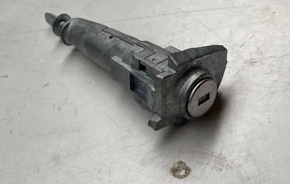 Seat Alhambra (Mk2) Rear glass lock/latch 575837167