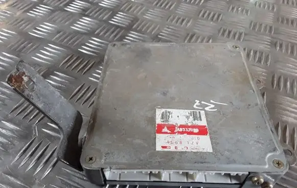 Mitsubishi Galant Engine control unit/module MD333002
