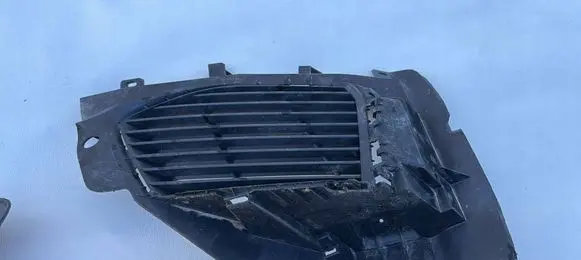 Peugeot 5008 II Front bumper corner part panel trim C06760091