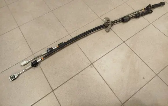 KIA Carens III Gear shift cable linkage 