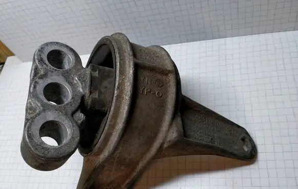 Opel Zafira A Engine mount bracket 90538547 90575772YL 90575779YM