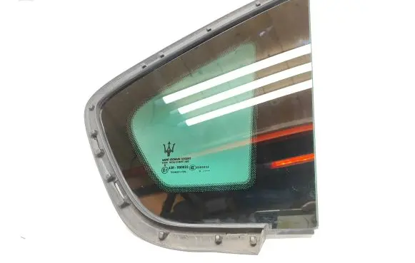 Maserati Levante Rear side window 43R000023 E000233 DOT618M391AS3