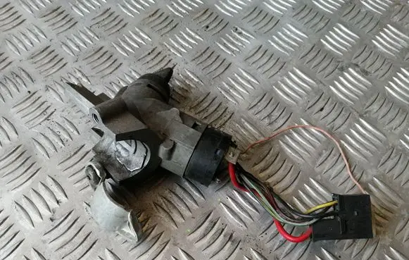 Mercedes-Benz Vito Viano W638 Ignition lock A0005458808