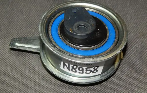 Volkswagen Tiguan Timing belt/chain tensioner 04L109243B