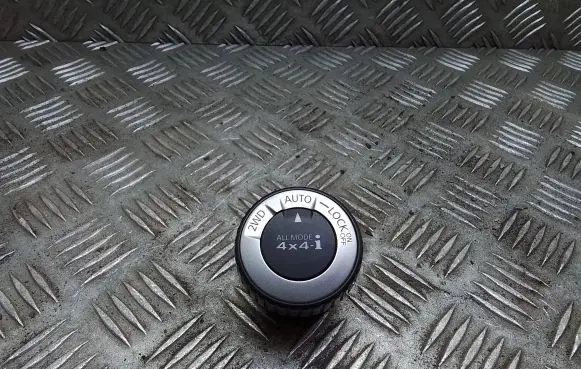 Nissan X-Trail T31 Differential lock switch 