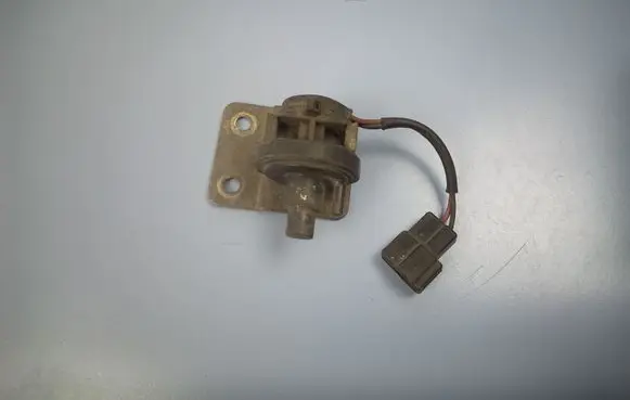 Mazda 626 Electromagnetic valve K589T00871